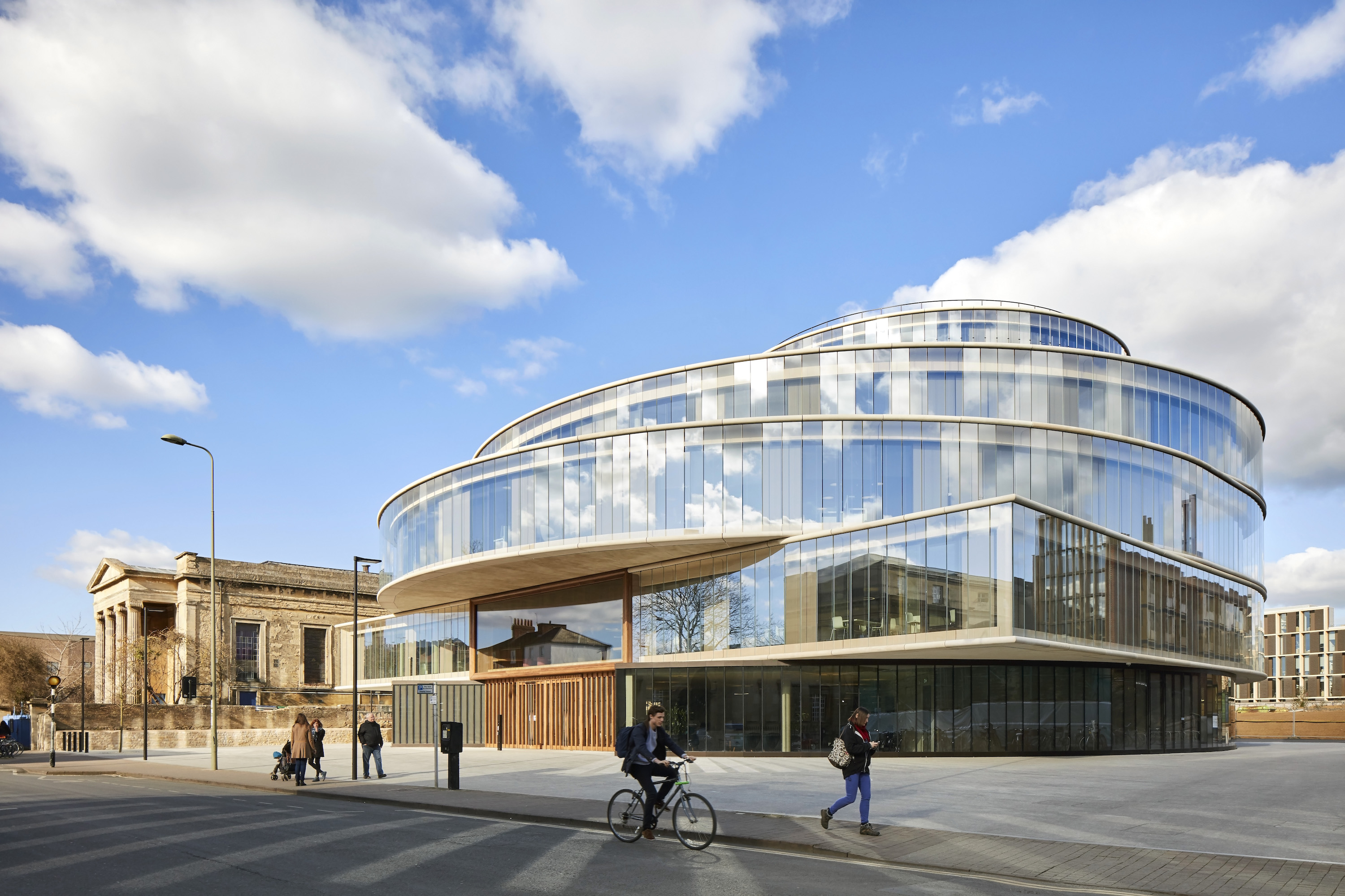 An outside view of the Blavatnik School of Government